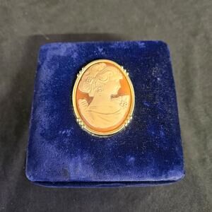 Vintage Westland Co. Cameo Blue Velvet Jewelry Music Box Footed